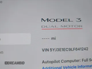 2020 Tesla Model 3 Performance z VIN 5YJ3E1EC9LF641242, wystawiony jako IAAI lot #42380146 z przebiegiem Nie podano mil oraz . Historia ofert i sprzedaży dostępna na DreamBid. Obrazek 16.
