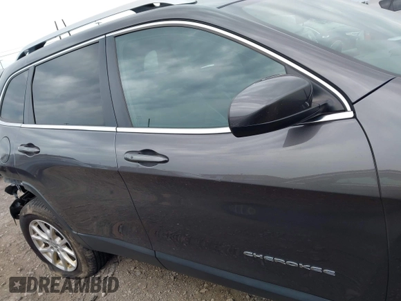 2018 Jeep Cherokee Latitude Plus z VIN 1C4PJMLX3JD507867, wystawiony jako IAAI lot #42437354 z przebiegiem 66 974 mil mil oraz . Historia ofert i sprzedaży dostępna na DreamBid. Obrazek 13.