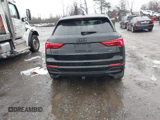 2024 Audi Q3 S line Premium Plus z VIN WA1EECF32R1043458, wystawiony jako IAAI lot #41965598 z przebiegiem 21 524 mil mil oraz . Historia ofert i sprzedaży dostępna na DreamBid. Obrazek 16.