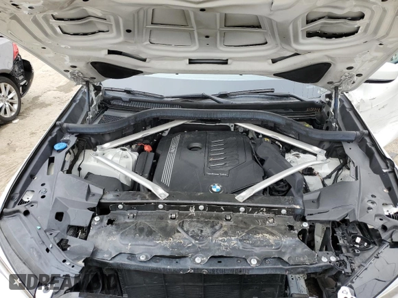 2020 BMW X5 xDrive40i z VIN 5UXCR6C02L9C46986, wystawiony jako Copart lot #59624005 z przebiegiem Nie podano mil oraz Szkoda całkowita • Salvage title. Historia ofert i sprzedaży dostępna na DreamBid. Obrazek 12.