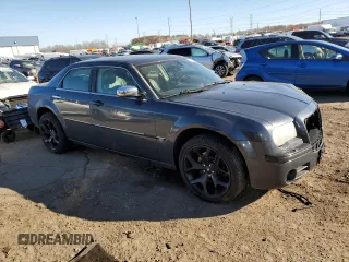 2007 Chrysler 300 C z VIN 2C3LK63H47H714753, wystawiony jako Copart lot #79659704 z przebiegiem 225 292 mil mil oraz Czysty tytuł • Clean title. Historia ofert i sprzedaży dostępna na DreamBid. Obrazek 4.