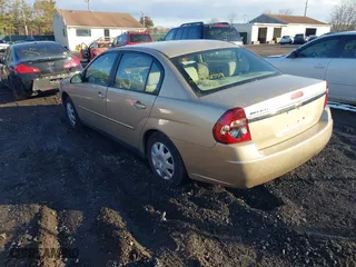 2005 Chevrolet Malibu with VIN 1G1ZS52F95F225238, listed as a IAAI auction lot 41529266 with 999,999 mi miles. Bid and sale history available at carsss.com. Image 3.