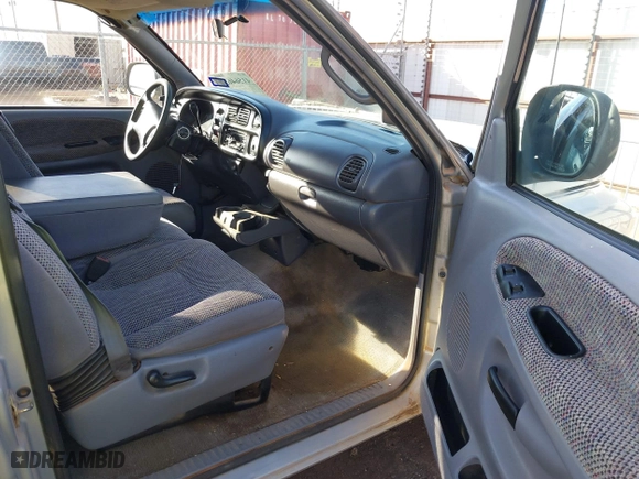 1998 Dodge Ram 1500 with VIN 3B7HC13Y2WG160581, listed as a IAAI auction lot 41564637 with 266,478 mi miles. Bid and sale history available at carsss.com. Image 5.