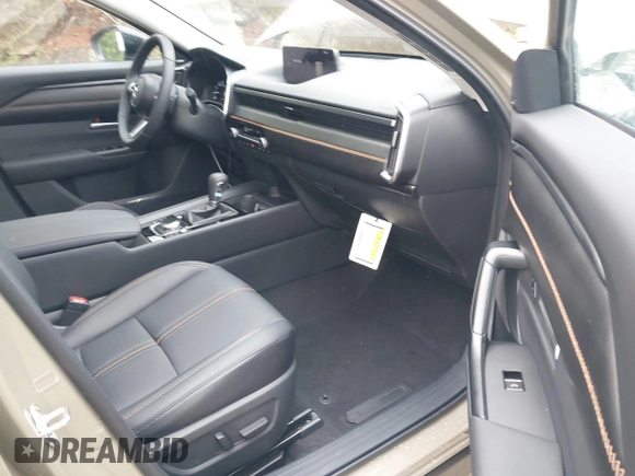 2025 Mazda CX-50 Premium z VIN 7MMVABDY2SN339010, wystawiony jako IAAI lot #42201002 z przebiegiem 36 mil mil oraz . Historia ofert i sprzedaży dostępna na DreamBid. Obrazek 5.