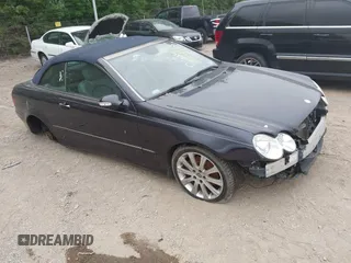 2008 Mercedes-Benz CLK 350 with VIN WDBTK56F48T094098, listed as a IAAI auction lot 42261956 with 164,679 mi miles and . Bid and sale history available at DreamBid. Image 1.