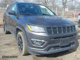 2020 Jeep Compass Latitude with VIN 3C4NJDBB9LT157221, listed as a IAAI auction lot 41523324 with 39,103 mi miles. Bid and sale history available at carsss.com. Image 1.