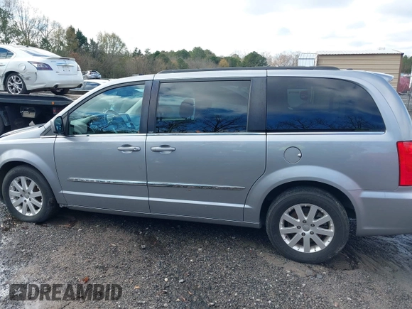 2013 Chrysler Town & Country Touring z VIN 2C4RC1BG8DR775222, wystawiony jako IAAI lot #41080043 z przebiegiem 248 000 mil mil oraz . Historia ofert i sprzedaży dostępna na DreamBid. Obrazek 14.
