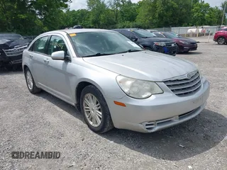 2009 Chrysler Sebring Touring z VIN 1C3LC56BX9N505929, wystawiony jako IAAI lot #42442908 z przebiegiem 114 012 mil mil oraz . Historia ofert i sprzedaży dostępna na DreamBid. Obrazek 1.