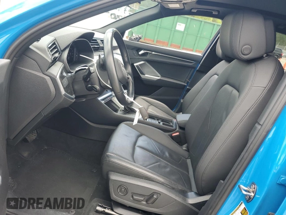 2023 Audi Q3 S line Premium z VIN WA1DECF37P1038071, wystawiony jako Copart lot #52602355 z przebiegiem 44 479 mil mil oraz Szkody całkowita. Historia ofert i sprzedaży dostępna na DreamBid. Obrazek 7.