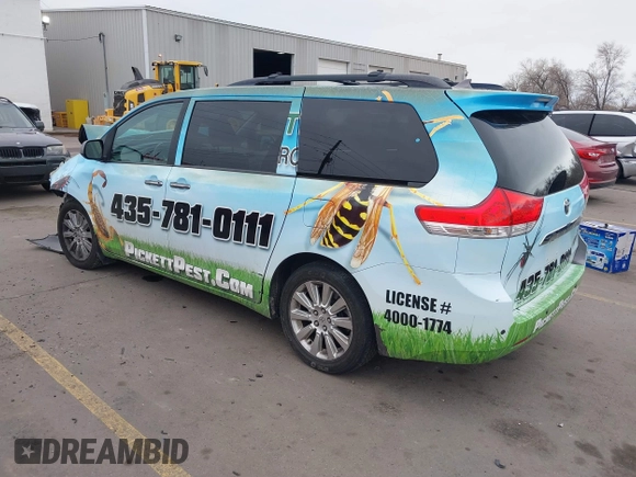 2012 Toyota Sienna XLE with VIN 5TDDK3DC3CS033755, listed as a IAAI auction lot 41815132 with 189,777 mi miles. Bid and sale history available at carsss.com. Image 3.