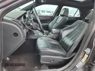 2016 Chrysler 300 S Alloy Edition z VIN 2C3CCAGG6GH270700, wystawiony jako Copart lot #59491285 z przebiegiem 110 438 mil mil oraz Szkoda całkowita • Salvage title. Historia ofert i sprzedaży dostępna na DreamBid. Obrazek 7.