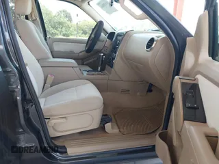 2007 Ford Explorer XLT with VIN 1FMEU63E97UB66066, listed as a IAAI auction lot 41920036 with 165,482 mi miles. Bid and sale history available at carsss.com. Image 5.