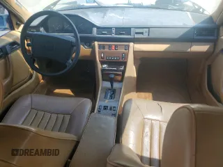 1987 Mercedes-Benz 300 E z VIN WDBEA30D4HA511061, wystawiony jako Copart lot #70599034 z przebiegiem 174 733 mil mil oraz Nie do naprawy • Non repairable. Historia ofert i sprzedaży dostępna na DreamBid. Obrazek 8.