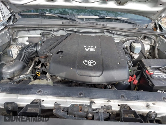 2005 Toyota Tacoma PreRunner z VIN 3TMJU62N15M003398, wystawiony jako IAAI lot #42490056 z przebiegiem 246 125 mil mil oraz . Historia ofert i sprzedaży dostępna na DreamBid. Obrazek 10.