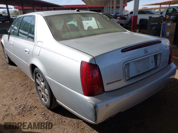 2003 Cadillac DeVille DTS z VIN 1G6KF57923U260229, wystawiony jako IAAI lot #41415468 z przebiegiem 58 012 mil mil oraz . Historia ofert i sprzedaży dostępna na DreamBid. Obrazek 3.