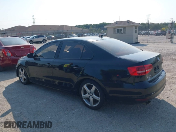 2015 Volkswagen Jetta SE with VIN 3VWD07AJ9FM411420, listed as a IAAI auction lot 40246311 with 141,456 mi miles and . Bid and sale history available at DreamBid. Image 3.