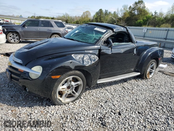 2003 Chevrolet SSR LS z VIN 1GCES14P23B103054, wystawiony jako Copart lot #50783055 z przebiegiem 94 611 mil mil oraz Szkoda całkowita • Salvage title. Historia ofert i sprzedaży dostępna na DreamBid. Obrazek 1.