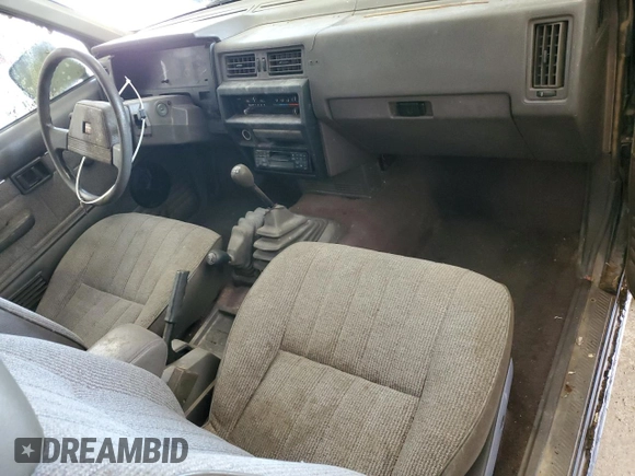 1986 Nissan Hardbody E z VIN 1N6ND16Y7GC413942, wystawiony jako Copart lot #57677605 z przebiegiem 126 183 mil mil oraz Tytuł czysty. Historia ofert i sprzedaży dostępna na DreamBid. Obrazek 8.