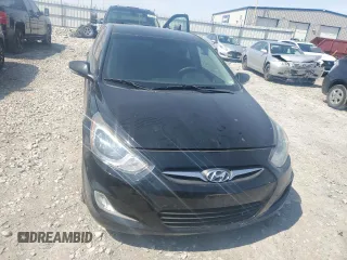 2013 Hyundai Accent SE z VIN KMHCU5AE1DU075065, wystawiony jako Copart lot #51508615 z przebiegiem 196 419 mil mil oraz Czysty tytuł • Clean title. Historia ofert i sprzedaży dostępna na DreamBid. Obrazek 5.