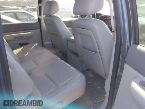 2010 GMC Sierra 1500 SLE z VIN 3GTRKVE31AG275827, wystawiony jako IAAI lot #41663348 z przebiegiem 171 539 mil mil oraz . Historia ofert i sprzedaży dostępna na DreamBid. Obrazek 8.