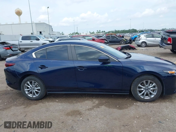 2023 Mazda 3 S z VIN 3MZBPAAM2PM361827, wystawiony jako IAAI lot #42389609 z przebiegiem 17 697 mil mil oraz . Historia ofert i sprzedaży dostępna na DreamBid. Obrazek 13.
