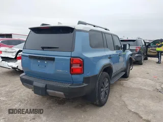2024 Toyota Land Cruiser z VIN JTEABFAJ9RK015313, wystawiony jako IAAI lot #41573592 z przebiegiem 11 124 mil mil oraz . Historia ofert i sprzedaży dostępna na DreamBid. Obrazek 4.