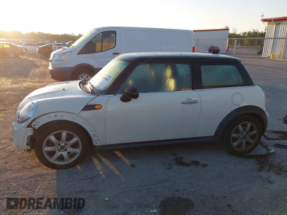 2011 MINI Hardtop with VIN WMWSU3C58BT097825, listed as a IAAI auction lot 42040442 with 141,978 mi miles and . Bid and sale history available at DreamBid. Image 14.
