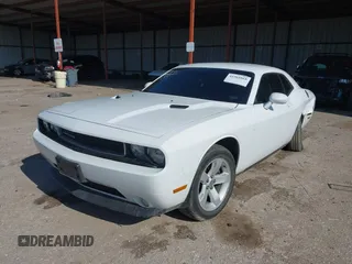 2013 Dodge Challenger SXT z VIN 2C3CDYAG7DH540656, wystawiony jako IAAI lot #41968868 z przebiegiem 110 907 mil mil oraz . Historia ofert i sprzedaży dostępna na DreamBid. Obrazek 18.