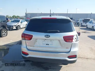 2020 Kia Sorento LX with VIN 5XYPG4A39LG675807, listed as a IAAI auction lot 41871304 with 124,689 mi miles. Bid and sale history available at carsss.com. Image 17.