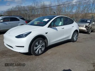 2024 Tesla Model Y with VIN 7SAYGDED2RF089010, listed as a IAAI auction lot 41630222 with 18,366 mi miles and . Bid and sale history available at carsss.com. Image 19.