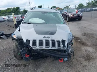 2017 Jeep Cherokee Trailhawk z VIN 1C4PJMBB8HW565462, wystawiony jako IAAI lot #42696507 z przebiegiem 114 819 mil mil oraz . Historia ofert i sprzedaży dostępna na DreamBid. Obrazek 12.