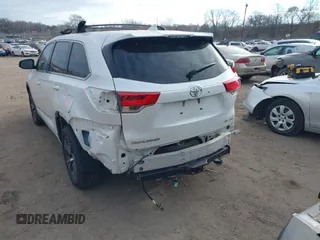 2017 Toyota Highlander LE with VIN 5TDBZRFH2HS409738, listed as a IAAI auction lot 41016417 with 150,417 mi miles and . Bid and sale history available at DreamBid. Image 6.