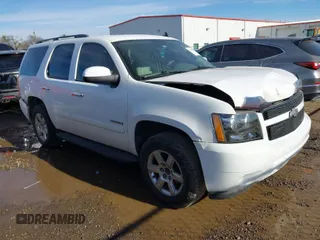 2008 Chevrolet Tahoe 3LT z VIN 1GNFC13038R186781, wystawiony jako IAAI lot #41327934 z przebiegiem 282 251 mil mil oraz . Historia ofert i sprzedaży dostępna na DreamBid. Obrazek 1.