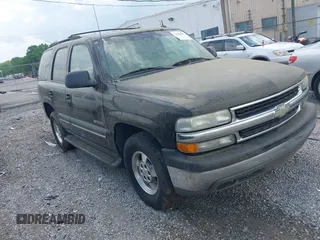 2002 Chevrolet Tahoe LT with VIN 1GNEC13Z02R272809, listed as a IAAI auction lot 42124897 with 191,768 mi miles. Bid and sale history available at carsss.com. Image 1.