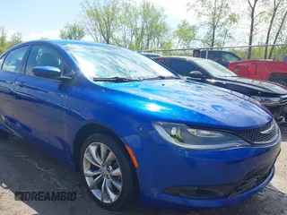 2015 Chrysler 200 S with VIN 1C3CCCBB6FN710119, listed as a IAAI auction lot 42177889 with 112,570 mi miles. Bid and sale history available at carsss.com. Image 1.