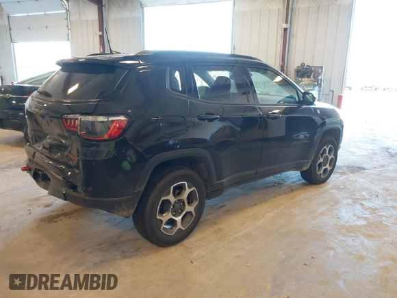 2022 Jeep Compass Trailhawk z VIN 3C4NJDDB7NT193831, wystawiony jako IAAI lot #42244555 z przebiegiem 81 632 mil mil oraz . Historia ofert i sprzedaży dostępna na DreamBid. Obrazek 4.