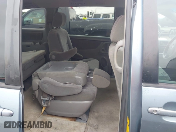 2006 Toyota Sienna LE with VIN 5TDBA23C56S062295, listed as a IAAI auction lot 41563344 with 176,590 mi miles. Bid and sale history available at carsss.com. Image 8.