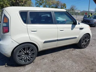 2010 Kia Soul + with VIN KNDJT2A24A7044597, listed as a IAAI auction lot 41798936 with 152,707 mi miles. Bid and sale history available at carsss.com. Image 14.