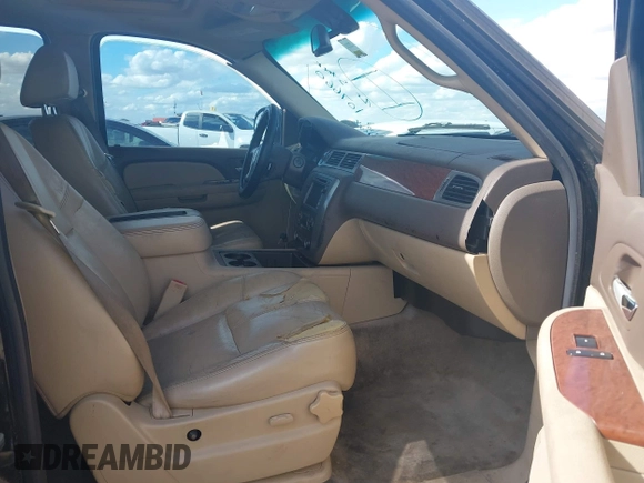2008 GMC Yukon SLT w/4SB with VIN 1GKFC13078R107660, listed as a IAAI auction lot 41530944 with 229,929 mi miles. Bid and sale history available at carsss.com. Image 5.