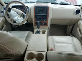 2006 Ford Explorer Eddie Bauer z VIN 1FMEU74E66UA43716, wystawiony jako Copart lot #54717655 z przebiegiem 191 275 mil mil oraz Szkody całkowita. Historia ofert i sprzedaży dostępna na DreamBid. Obrazek 8.