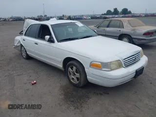 2003 Ford Crown Victoria Standard с VIN 2FAFP73W83X166521, выставлен на аукционе IAAI как лот 42428470 с пробегом 219 012 миль миль и . История ставок и продаж доступна на DreamBid. Изображение 1.
