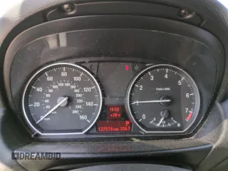 2009 BMW 1 Series 128i z VIN WBAUP73589VK75593, wystawiony jako Copart lot #54456155 z przebiegiem 127 576 mil mil oraz Szkoda całkowita • Salvage title. Historia ofert i sprzedaży dostępna na DreamBid. Obrazek 9.