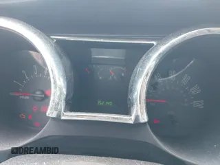 2005 Ford Mustang Deluxe z VIN 1ZVFT80N355160005, wystawiony jako IAAI lot #42288228 z przebiegiem 152 140 mil mil oraz . Historia ofert i sprzedaży dostępna na DreamBid. Obrazek 7.