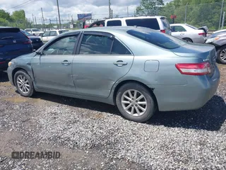 2010 Toyota Camry z VIN 4T1BF3EK0AU538268, wystawiony jako IAAI lot #42245042 z przebiegiem 155 501 mil mil oraz . Historia ofert i sprzedaży dostępna na DreamBid. Obrazek 3.