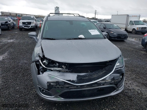 2019 Chrysler Pacifica Touring L with VIN 2C4RC1BGXKR561510, listed as a IAAI auction lot 41516173 with 135,115 mi miles. Bid and sale history available at carsss.com. Image 12.