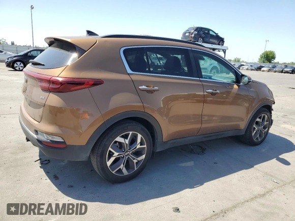 2020 Kia Sportage EX z VIN KNDPN3AC4L7641853, wystawiony jako Copart lot #55013835 z przebiegiem 46 910 mil mil oraz Szkoda całkowita • Salvage title. Historia ofert i sprzedaży dostępna na DreamBid. Obrazek 3.