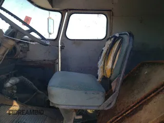 1963 Chevrolet Chevy Van z VIN 3P255N112257, wystawiony jako Copart lot #47897885 z przebiegiem 75 209 mil mil oraz Czysty tytuł • Clean title. Historia ofert i sprzedaży dostępna na DreamBid. Obrazek 7.