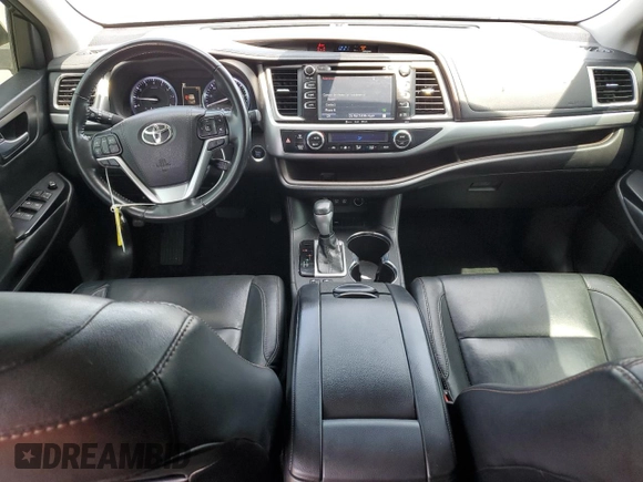 2018 Toyota Highlander SE with VIN 5TDKZRFH1JS537037, listed as a Copart auction lot 61818155 with 92,927 mi miles and Salvage title. Bid and sale history available at DreamBid. Image 8.