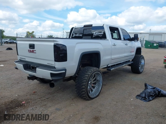 2019 GMC Sierra 2500HD Denali with VIN 1GT12SEY5KF236832, listed as a IAAI auction lot 40151260 with 45,531 mi miles. Bid and sale history available at carsss.com. Image 4.