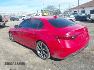 2019 Alfa Romeo Giulia z VIN ZARFAMAN7K7599097, wystawiony jako IAAI lot #41836010 z przebiegiem 32 011 mil mil oraz . Historia ofert i sprzedaży dostępna na DreamBid. Obrazek 3.